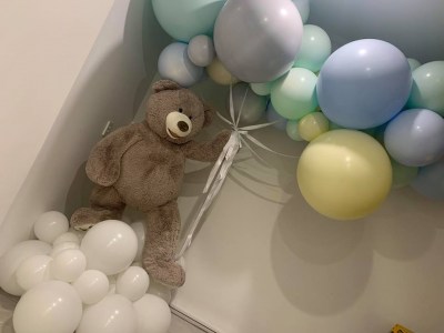 Floating-teddy-pastel-balloons